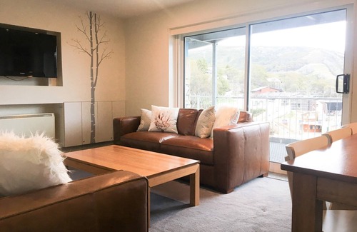 Falls Creek Apartment | Les Chalets 5 - fabulous apartment next to Halley's Comet chairlift