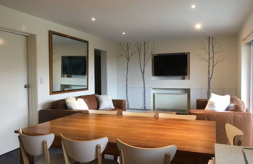 Falls Creek Apartment | Les Chalets 5 - fabulous apartment next to Halley's Comet chairlift
