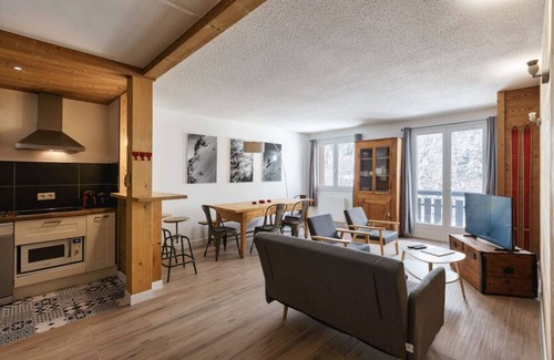 Chamonix-Mont-Blanc Apartment | Les Choucas · Spacieux 2CH Parking Calme Vues 5mn Centre