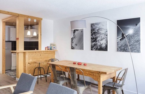 Chamonix-Mont-Blanc Apartment | Les Choucas · Spacieux 2CH Parking Calme Vues 5mn Centre
