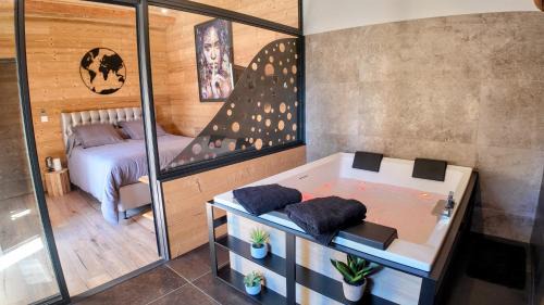 Luriecq House | Les Fermes de Manat gîte romantique avec piscine balnéo et sauna