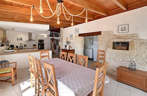 Chenac-Saint-Seurin-d'Uzet House | Les Vents de Gironde - Maison en pierre, piscine