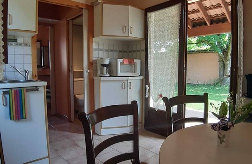 Saint-Georges-d'Esperanche House | Les Jardins du Castel Gites Annick et Jean Paul Appartement 5
