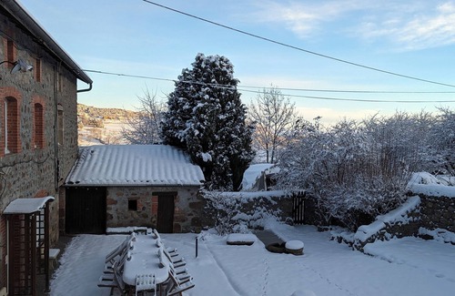 Essertines-en-Chatelneuf House | Les Gouttes Hôtes - Country cottage 🍂