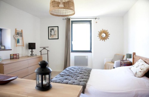 Moyrazes House | Les Groseilliers