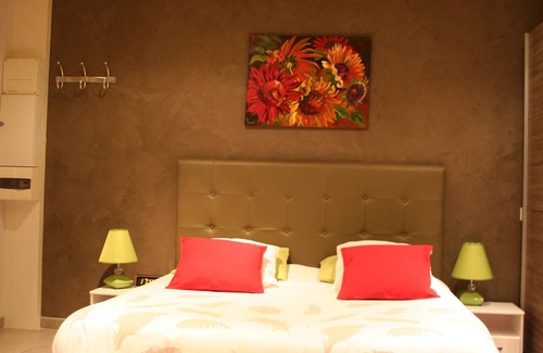 Rives-en-Seine Apartment | Les Hellebores