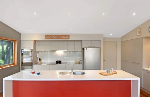 Lake Crackenback Ski Chalet | Les Perrieres Chalet - Spacious 2BR Chalet l Gym l Indoor Pool l Tennis l WiFi l BBQ