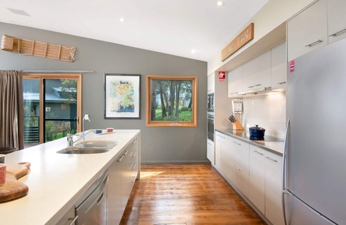 Lake Crackenback Ski Chalet | Les Perrieres Chalet - Spacious 2BR Chalet l Gym l Indoor Pool l Tennis l WiFi l BBQ