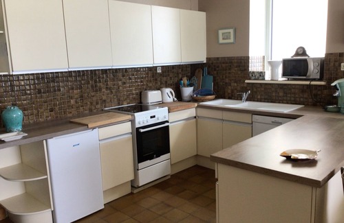 Ile-Tudy Apartment | Les Pieds dans l'Eau : Beautiful, bright rental (sea access)