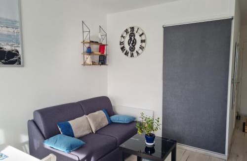 Bernieres-sur-Mer Apartment | Les Pieds Dans l'Eau