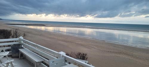 Blonville-sur-Mer Apartment | Les pieds dans l'eau