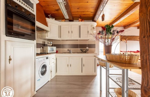 Besse-en-Chandesse House | Les Remparts - Besse ET ST Anastaise