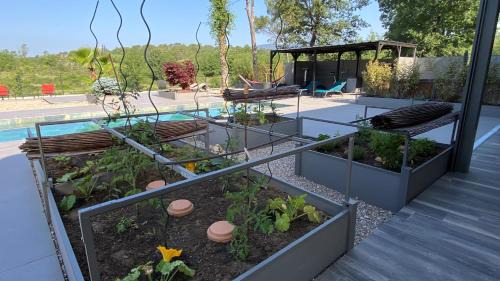Saint-Paul-en-Foret Bed & Breakfast | LES ROCHES DE BAUDISSET