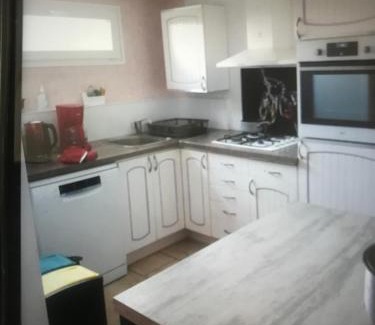 Puy-Guillaume House | Les rosiers