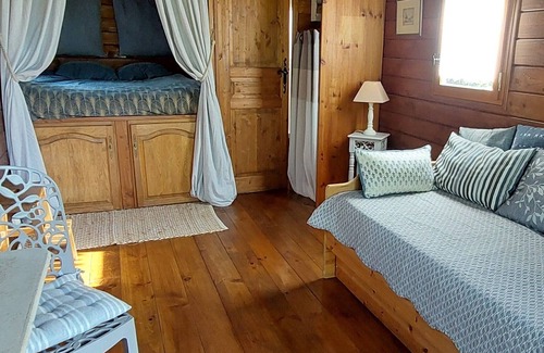 Brissarthe House | Les Roulottes de la Brauderie