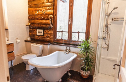 Cauterets Bed & Breakfast | LES RUISSEAUX CHAMBRES D'HOTES