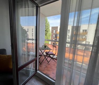 Bron Apartment | Les studios de Bron Pinel