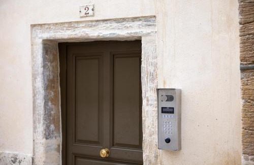 Dijon Centre Ville Apartment | Les Suites by Cave Vauban
