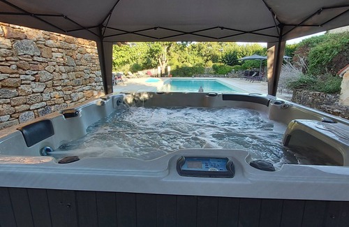 Montcabrier House | Les Tuquettes, charming self-catering cottage in the Lot. Familiar and authentic.