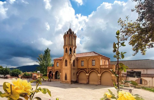 Barbera de la Conca House | Les Voltes II-3-Bedroom Gem in Hilltop Wine Village with Stunning Views