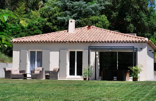 Saint-Paul-de-Vence Villa | Les Yuccas -Maison neuve avec un jardin à Saint Paul de Vence