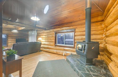 Sterling House | Less Than 1 Mi to Kenai River Spacious Cabin with Deck!
