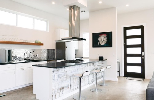 Govalle Condo | Less than 3 miles from downtown, it's minutes away from all Austin has to offer!