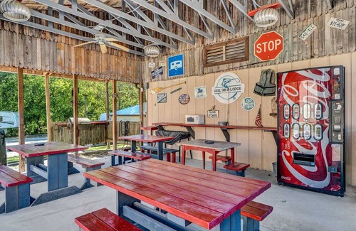 Quitman Hotel | Less than a mile from Lake Fork-UPDATED-Bluegill Bungalow 6
