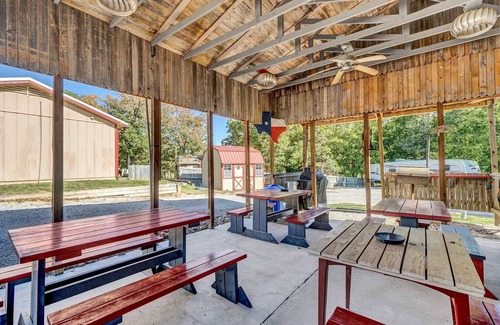 Quitman Hotel | Less than a mile from Lake Fork-UPDATED-Bluegill Bungalow 6