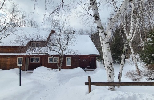 Killington House | Less than a mile to Killington base, walking distance to restaurants.