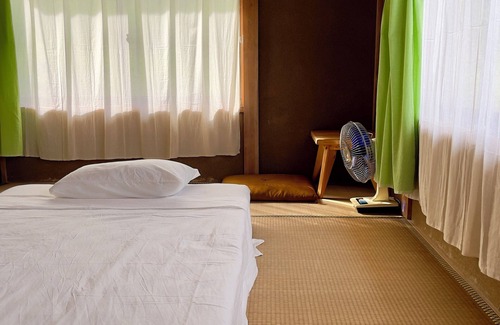 Ena Bed & Breakfast | Let's do "nothing" in a peaceful mountain setting [with empanada specialty store].
