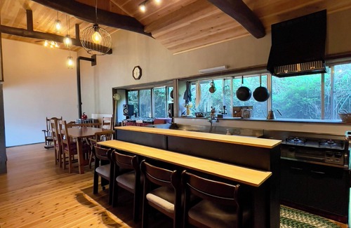 Ena Bed & Breakfast | Let's do "nothing" in a peaceful mountain setting [with empanada specialty store].