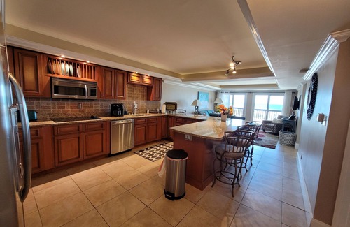 Sunnyside Condo | Let The Sound Of Our Waves Rejuvenate Your Soul!