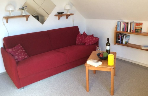 Hattstedt Apartment | Let the sun be your guest in the morning.