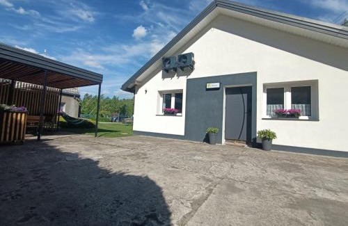 Sobienie Jeziory Apartment | Letnia Oaza "Akacja"