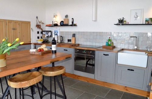 Colintraive Apartment | Letters Lodge North, newly refurbished, balcony overlooking Loch Fyne, sleeps 6