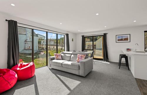 Naseby House | Leven Street Crib