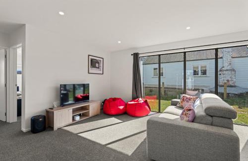 Naseby House | Leven Street Crib