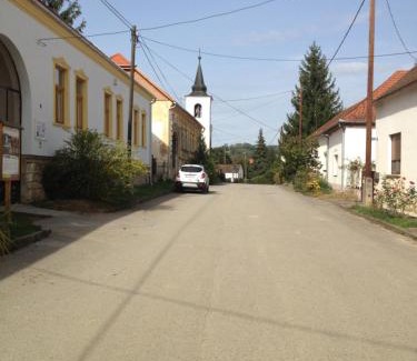 Orfu House | Levendula Porta és Pajtaszínház