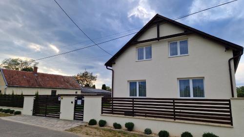 Nyirmeggyes Apartment | Levendula Vendégház