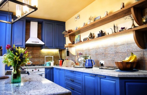 Parpi Apartment | Levon's Dom: Vintage Room