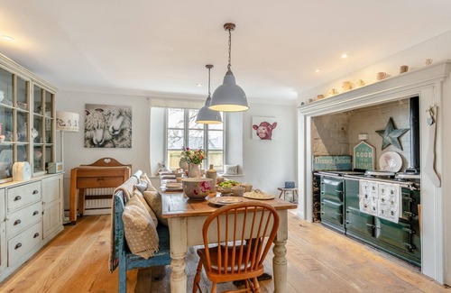 Hatherleigh House | Lewer Farmhouse - Six Bedroom House, Sleeps 12