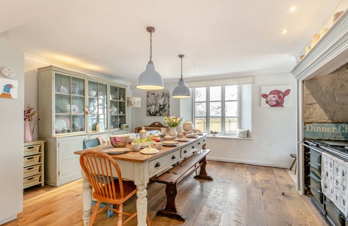 Hatherleigh House | Lewer Farmhouse - Six Bedroom House, Sleeps 12