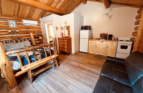 Salmon Cabin | Lewis Cabin, Greyhouse Inn Vacation Rentals