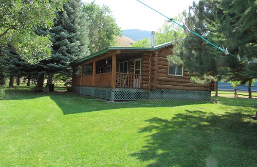 Salmon Cabin | Lewis Cabin, Greyhouse Inn Vacation Rentals