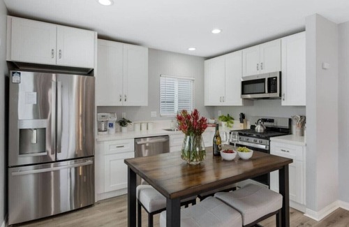 Grant Hill Villa | Leyla/Pool, Spa/Min to Downtown/Freeways/Beaches