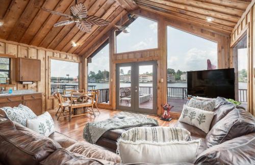 Rockwell House | Liams Lodge-Peaceful Cabin Panoramic Lake Views