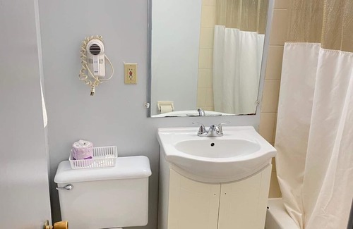 Bowmanville Hotel | Liberty Inn