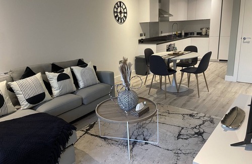 Lichfield Apartment | Lichfield City Centre Modern Vibrant Apartment - The Old Picture House
