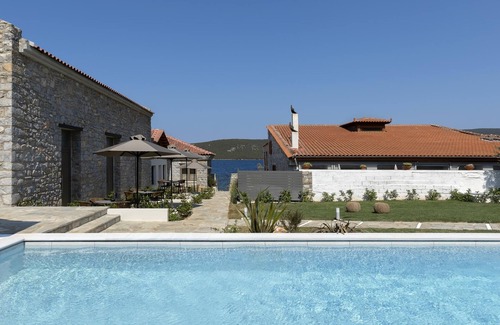 Sourpi Apartment | Lichnos Luxury Maisonette 2